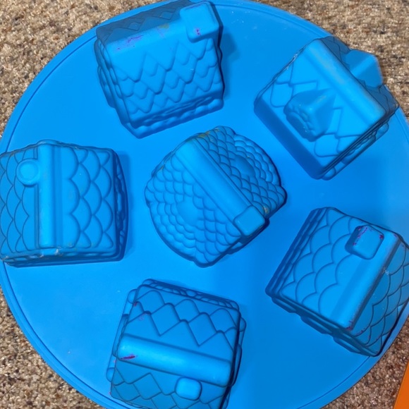 Lot of 5 Baking Silicone Molds Cake Cupcakes EUC - Picture 2 of 6